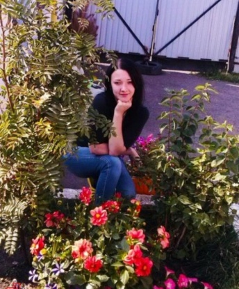 Я знаю, как доставить тебе удовольствие и расслабление. В моих нежных объятиях ты забудешь о повседневных заботах. Со мной ты можешь исполнить любые свои фантазии, воплотить свои самые смелые желания. Использую различные техники массажа, эротические игрушки. У меня есть отличные отзывы от моих клиентов, которые уходят от меня счастливыми и довольными. Сохраню твою конфиденциальность и комфорт, поэтому можем встретиться у меня в уютной квартире в Москве или приехать к тебе. Посмотри на мои фото - их не смог устоять ни один мужчина. Жду звонка от тебя, мой милый! 😘 🌹 Валерия